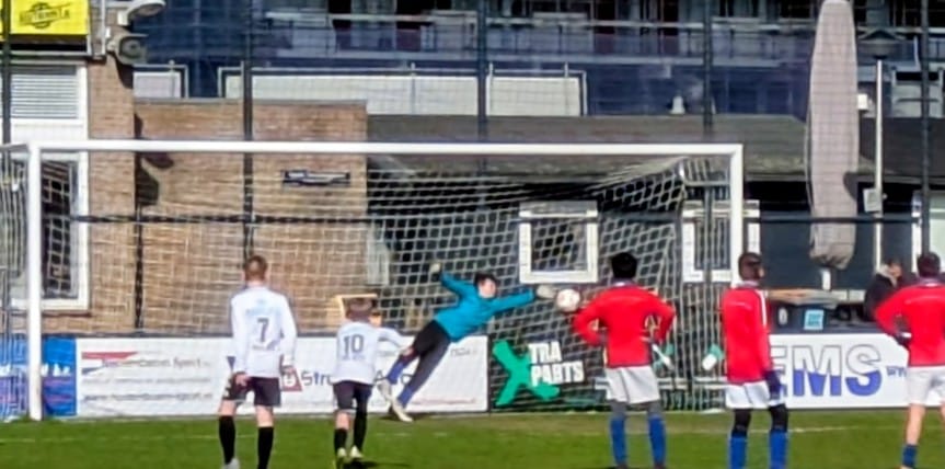 JO13-4 boekt ruime overwinning