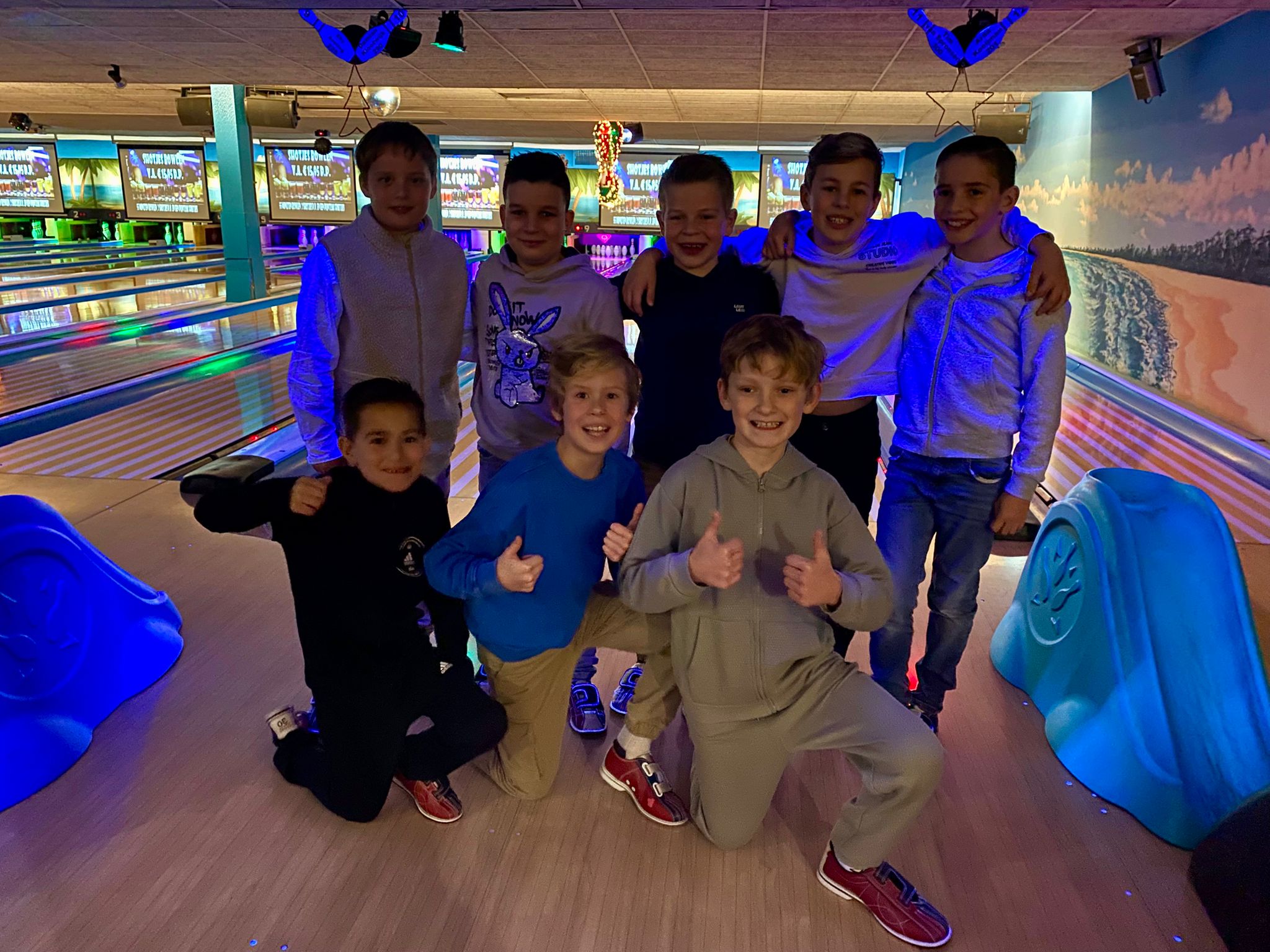 JO10-2 gaat bowlend het nieuwe jaar in