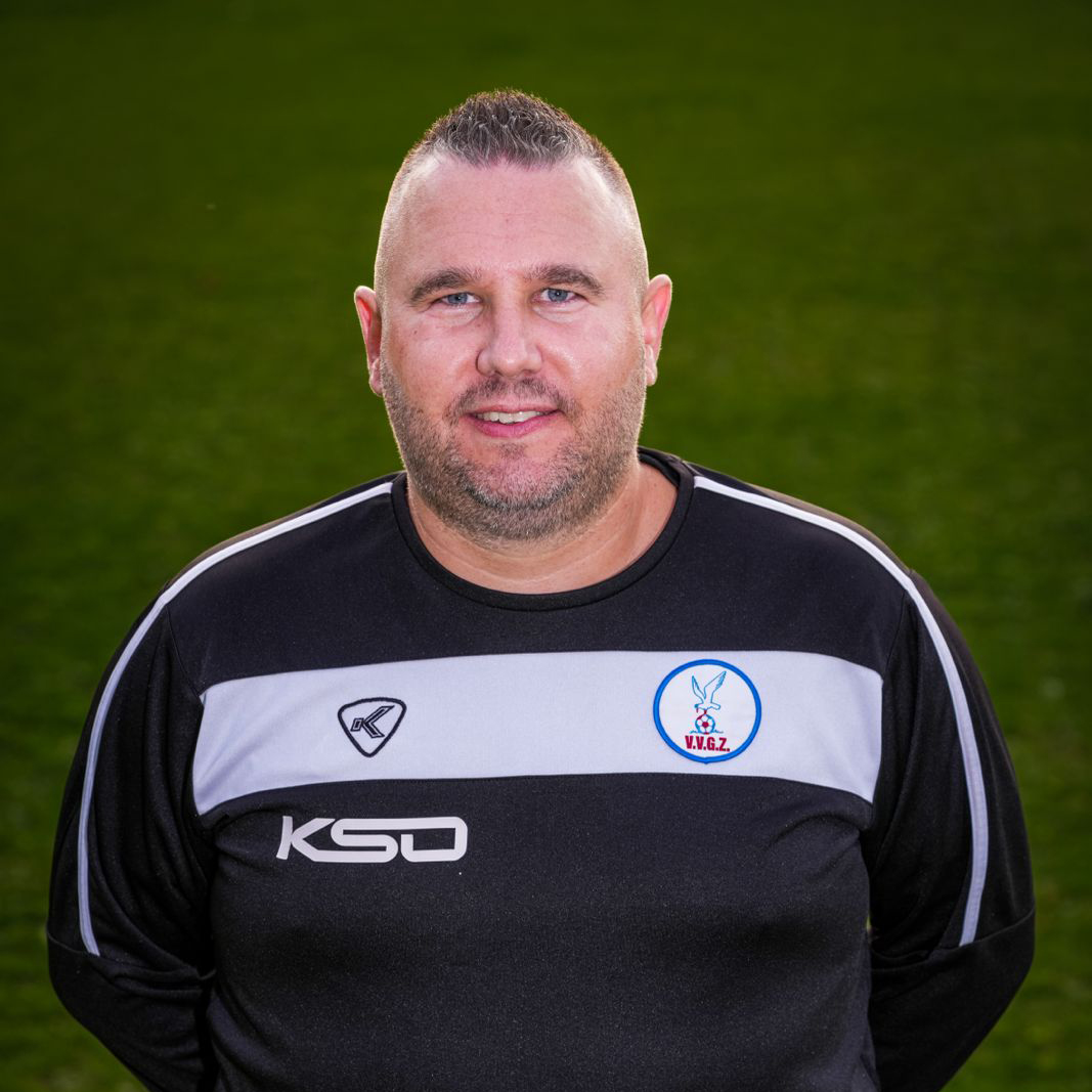 DENNIS PAANS: CONTRACT VERLENGD ALS TRAINER JO13-1