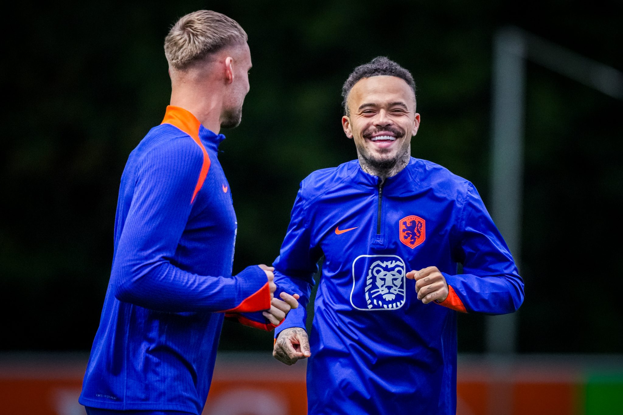 Quilindschy Hartman koopt 6 Superloten voor de Grote Clubactie van VVGZ