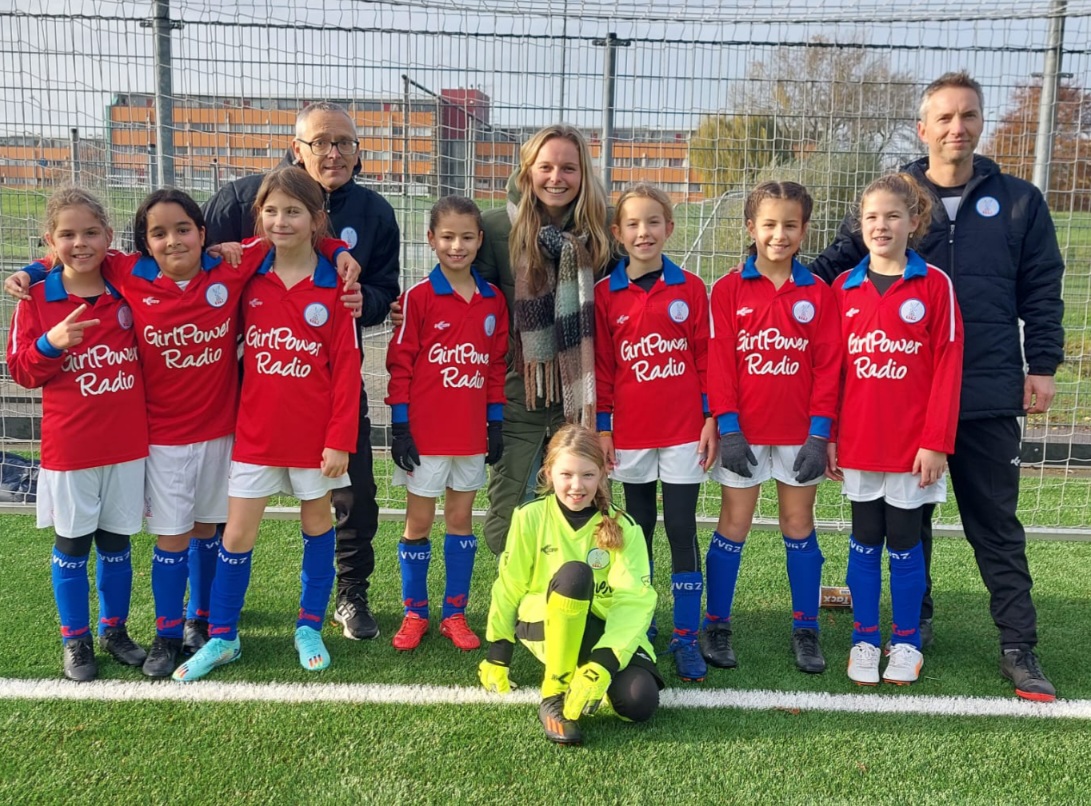Voetbalster verrast meiden van VVGZ