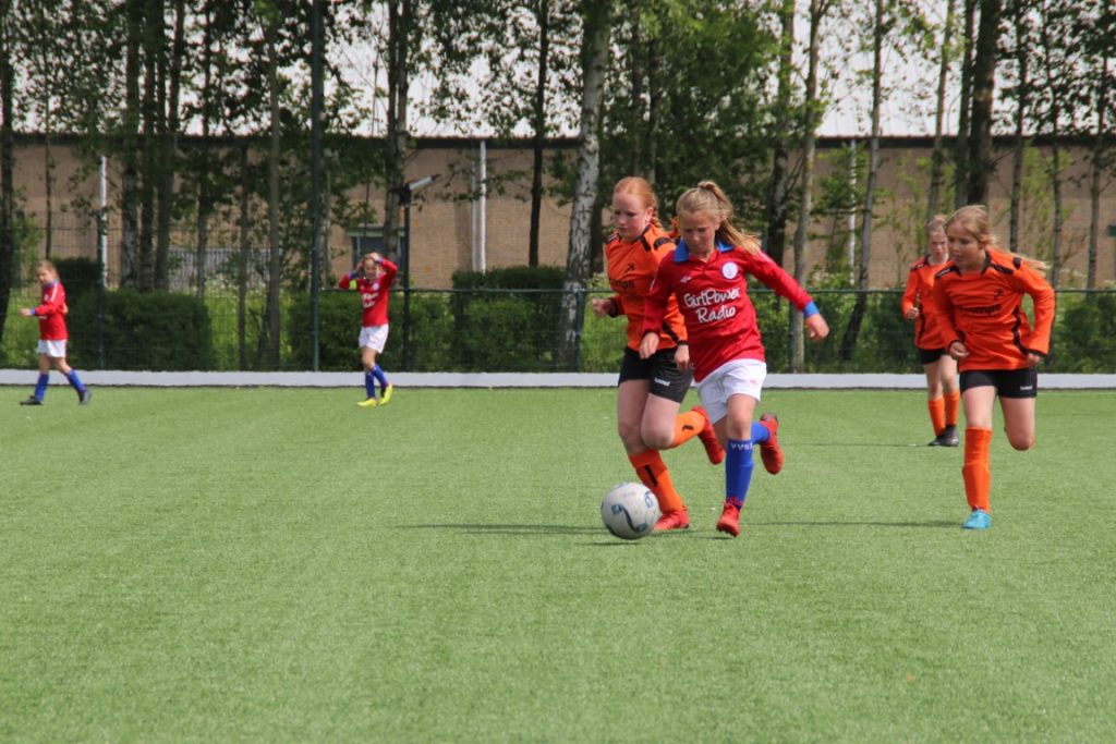 Esmee Brugts meidenvoetbal toernooi 19
