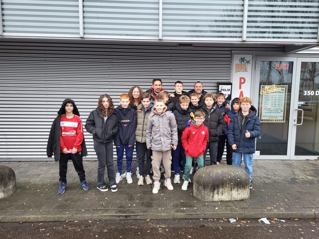 Leuke oefenwedstrijd tegen Feyenoord JO13-2 voor VVGZ JO13-1 12